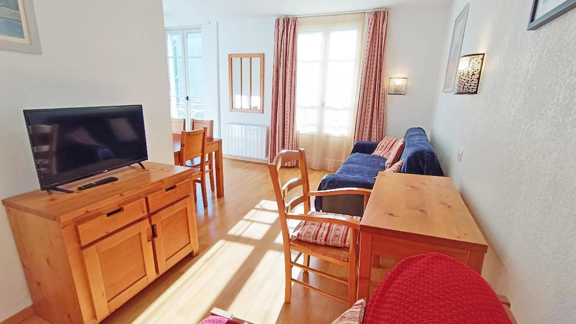 Apartment Le Coudon, T2, Centre Luchon, Wifi, Casier A Skis, Ascenseur, 5 Personnes Bagneres-de-Luchon